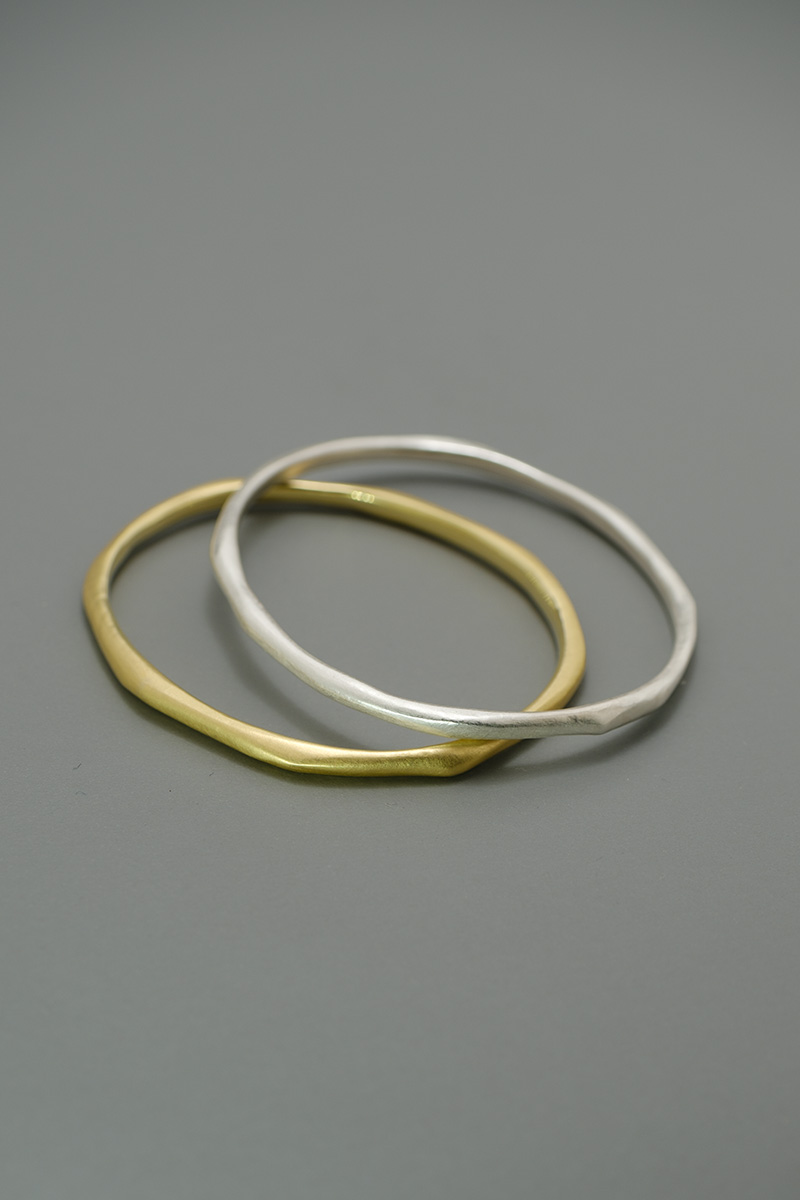 goldener Armreif "silk" – Bild 3