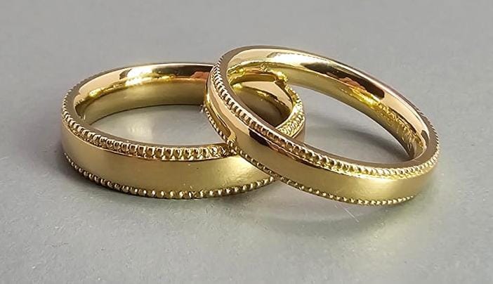 Gelbgold mit Kügelchenrand