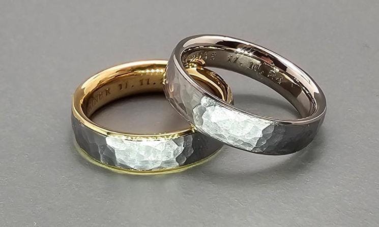Tantal mit Hammerschlag und Gold