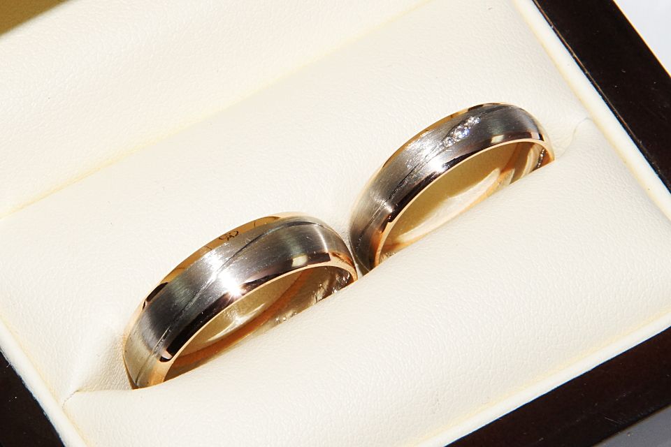 Rotgold, zweifarbig mit Brillanten